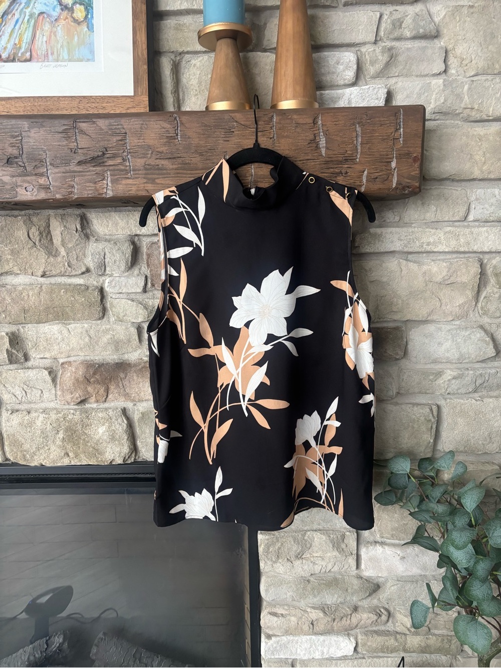 Ann Taylor Sleeveless Black Floral Mock-Neck Top size Medium